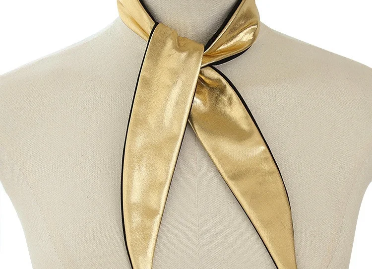 Chef de cabine coquine 3 Foulard simili cuir de chef de cabine