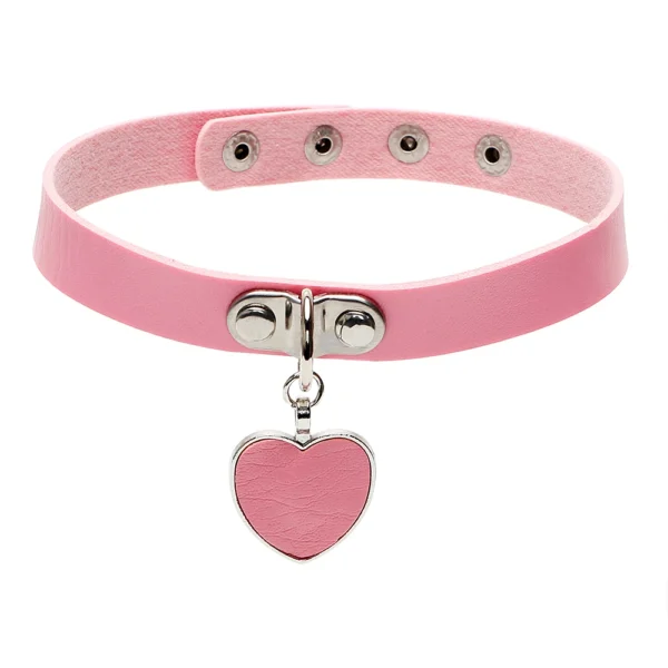 collier ras du cou faux cuir avec pendentif cœur